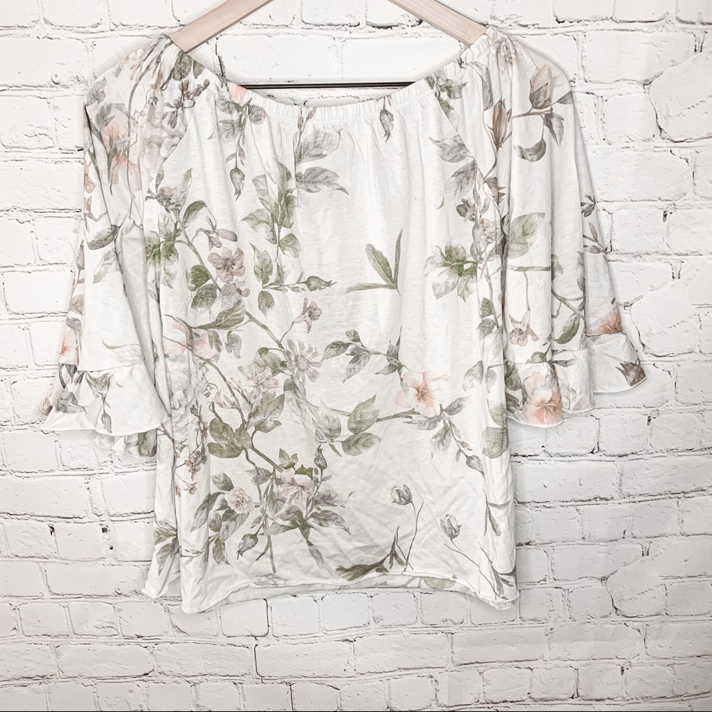 Revolve Chaser Off Shoulder Ruffle Sleeve Floral Top White Size Medium NWT - Picture 5 of 6